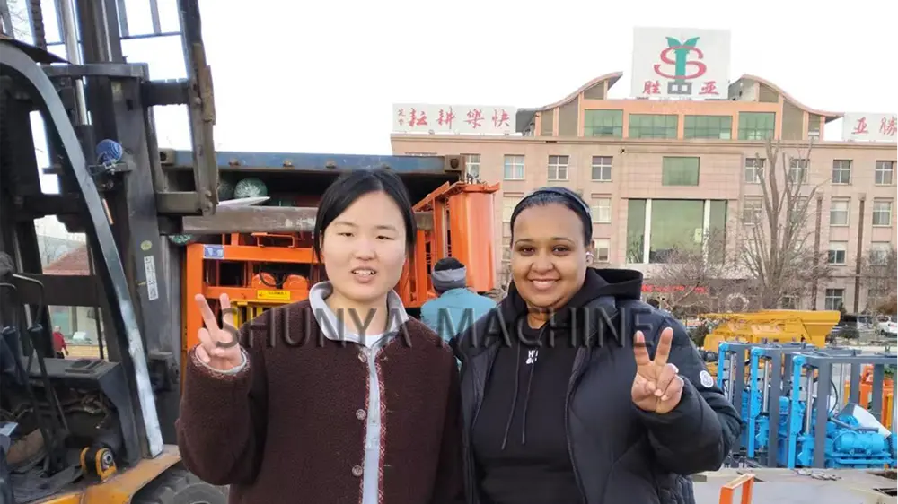 Ms. Mars from Ethiopia came to the factory in person to follow up on the container loading.